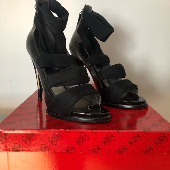 GUESS Very strappy and patent leather shoe - Picture 3 of 4